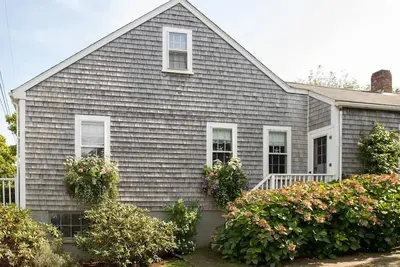 Image de Beautiful home with open design and modern amenities