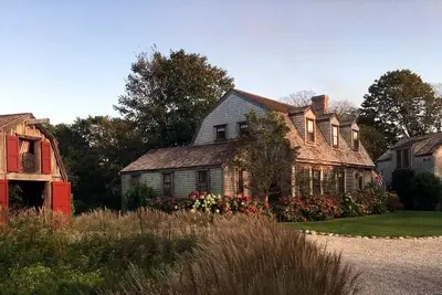 Image de Antique style Nantucket home