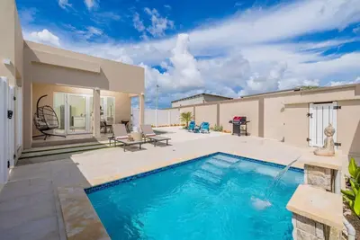 Image de Dreamy Getaway w/ Private Pool | Bbq |5min Airport