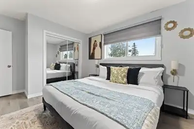 Image de Spacious Family Home Near Downtown, HockeyGame &Backyard