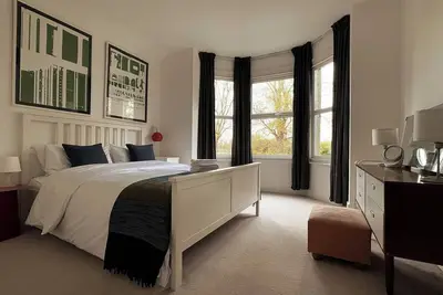 Image de Elegant Reading Haven: 2bd Period Charm and Garden