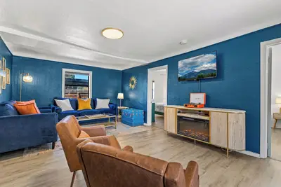 Image de Bootleggers Bungalow - 1930s Vibe Near Downtown