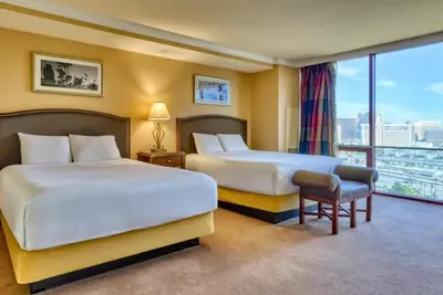 Image de 2 Connecting Suites at a  Hotel