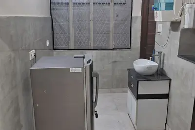 Image de Near South Delhi most upscale locations, well connected, near Lotus/Iskcon temple