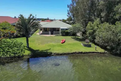 Image de Waterfront - Kolora Lake House - Oceanstays