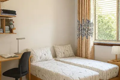 Image de Modern 4 Bedrooms Home | Free Parking | Walk to Station