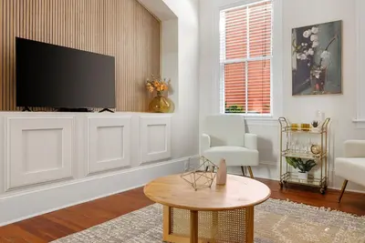 Image de 1905 Victorian Historic Home Just 2 Blocks To King