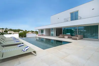 Modern 4-Bedroom Villa with Infinity Pool