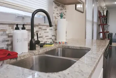 Image de Tropical Sunset Penthouse • Rooftop & Hot Tub