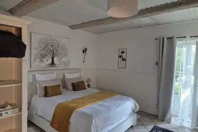 Image de Tremendous studio with Ac in charming Crest