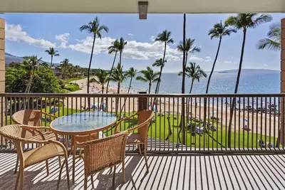 Image de Mana Kai 304 - Renovated Oceanfront 2br/2ba Condo, Split Ac, Beach Access, Views