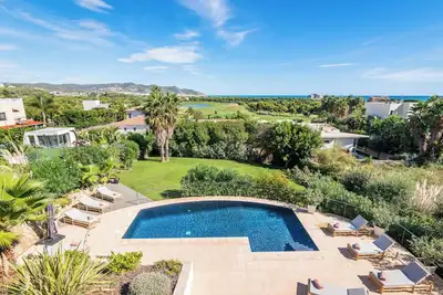 Image de Villa Miramar by Glasir Homes