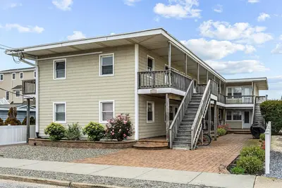 conveniently located first-floor beach block condo