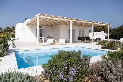 Image de Endearing Paros Villa | Villa Irida | 4-Bedrooms | Breathtaking Sea Views |.