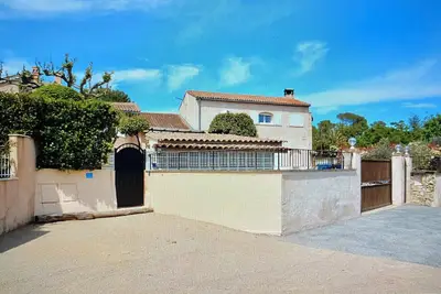 Image de Petite maison de vacances avec terrasse et vue