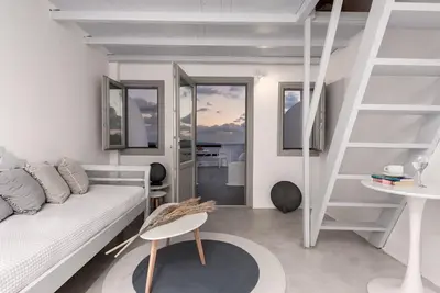 Image de Splendid Santorini Suite | Zephyr Breeze Cave Suite | Breathtaking Caldera and.