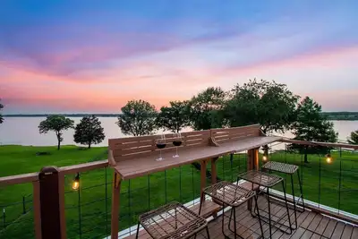 New! Modern Lakeside Paradise | Waterfront + 2 Patios