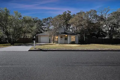 Image de New! Howdy Hang Out - Cozy, Cute and Comfortable House!