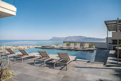 Image de New Luxury villa with infinity pool close to the city