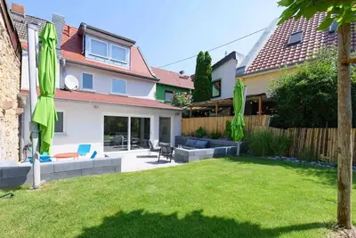 Image de Welcome to our cozy house in Wiesbaden-Schierstein.