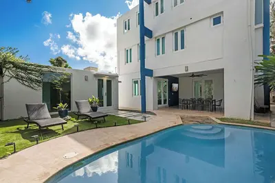 Image de Casa Palmera Ocean Park – 7br, Pool, Outdoor Space & Beach Nearby.
