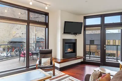 Image de Outpost: Pearl at Jackson 202 - Close to Town Square!