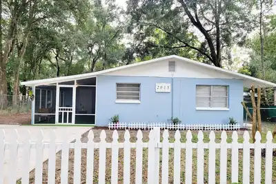 Image de Charming 2-bedroom House with Office Space-Close to Uf & Shands Hospital