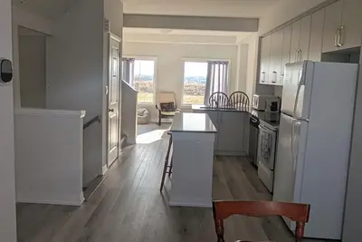 Image de Brand new 3 bedroom townhouse. Family friendly, spacious stay.