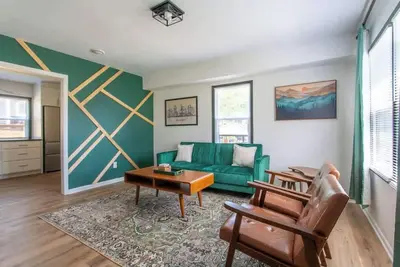 Image de Stylish Pet Stay with Fenced Yard & Fitted Kitchen