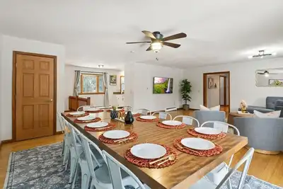 Dual Home Retreat! Walk Between Both! Sleeps 28