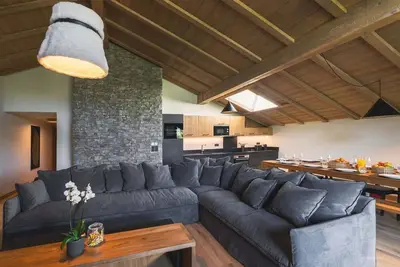 Image de Appartement alpin chic avec piscine partagée