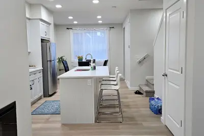 Image de Brand New Duplex: Garden-to-Table Stay near Seton Hospital & Fast WiFi