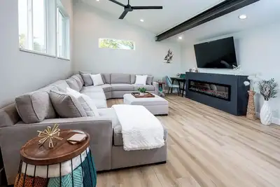 Image de Modern 3-Bedroom Home with Lake Huron Beach Access