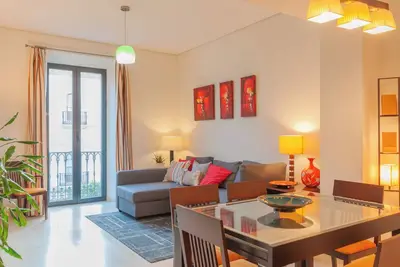 Image de Appartement Neuf et luxueux:Parking gratuit. Emplacement parfait. Climatisation