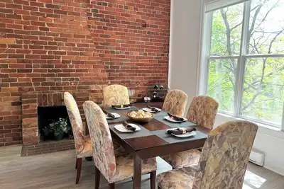 Image de 3 Bedroom Fully Renovated  Heritage Townhome in the Heart of Downtown Halifax
