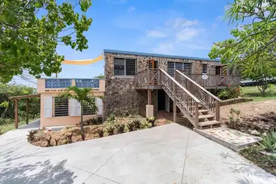 Image de Newly remodeled house on quiet Water Island that can accommodate up to 6 guests