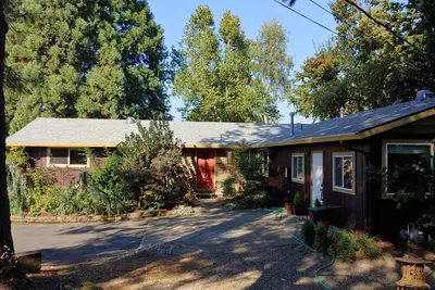 Image de Welcome to Blumenhaus! A cozy home on an incredible property near downtown.