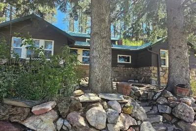 Image de Peacefully 2 unit retreat nestled in Custer South Dakota