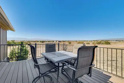 Image de 7 Mi to Dakota Hot Springs: Penrose Group Getaway!