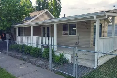 Image de Charming 2 Bedroom House with Private Yard in Downtown Kelowna