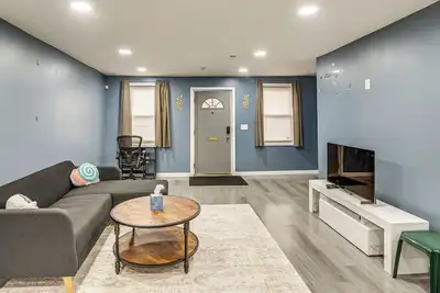 Image de Pet Friendly! Nw Philly Rowhouse w/ Fenced Yard!