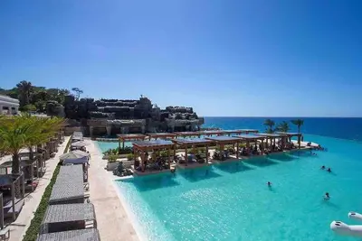 Image de 8 Br Grand Villa| Oceanfront Comm Sosua Ocean Vill