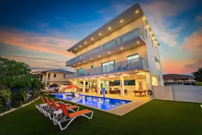 Image de Luxury Retreat in the Keys | Boat Dock | Beach