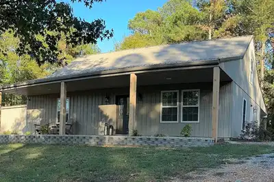 Image de Private 3-bedroom cabin in Pirate's Cove.