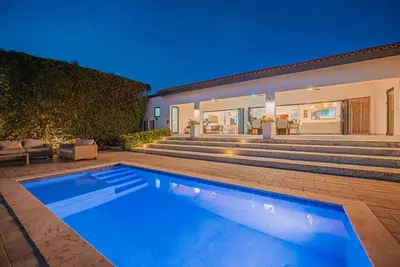 Image de 2-min to Beach, Spacious and Modern, brand new