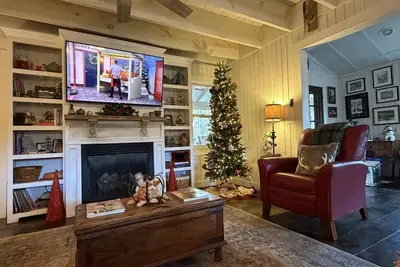 Image de Near DeSoto Falls & Park, Water Views, Fire Pit, Sleeps 12, 2200 sf, private!