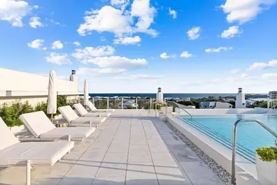 Image de Serene Coastal Villa with Sea Views and Balcony – 6-Min Walk to Private Beach