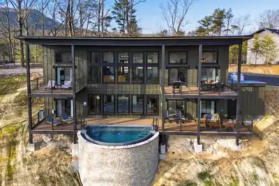 Image de Modern Smoky Mountain Stay With Two Decks, Pool & Game Room | Overlook Lodge