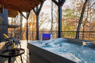 Image de Indoor Pool, Hot Tub & Vols Spirit with Sweeping Mountain Views | Smokey's Den
