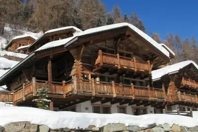 Image de Chalet de grand standing pour 10 à 12 personnes avec vue imprenable sur la vallée : 1 chambre double